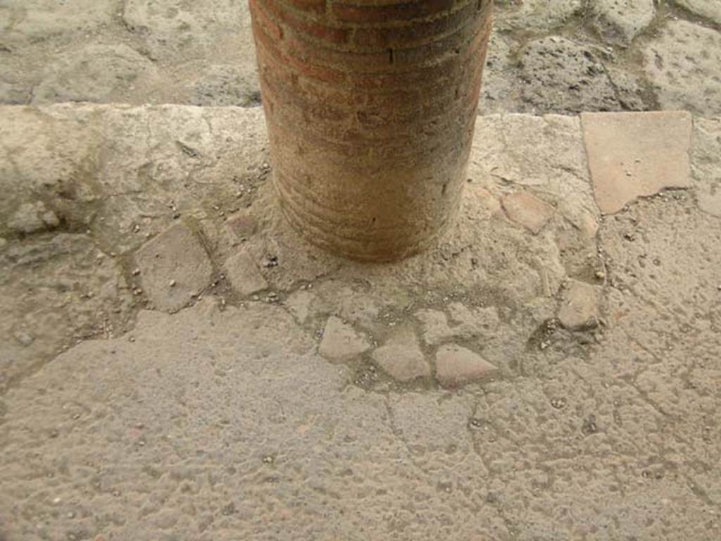 III.15/14/13, Herculaneum. April 2005. 
Looking east towards detail of masonry column at northern end of balcony. Photo courtesy of Nicolas Monteix.